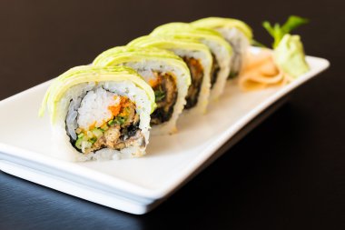 Avokado suşi roll