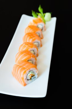 Somon suşi roll