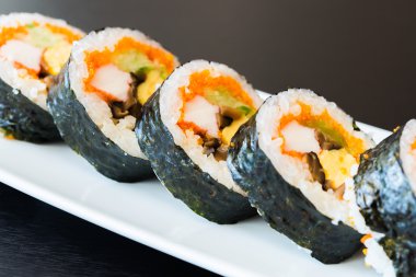 Lezzetli Japon suşi rulo