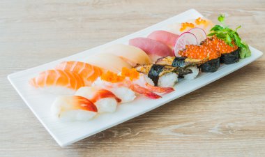 Lezzetli Japon suşi rulo