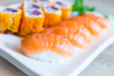 Nigiri suşi rulo