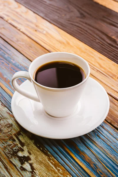 Coffee cup on wooden table — Stock Photo, Image