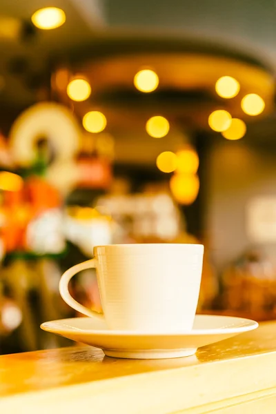 Tazza da caffè su tavolo di legno — Foto Stock