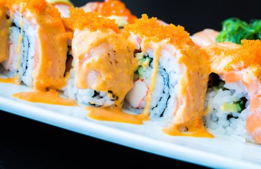 Lezzetli Japon suşi rulo