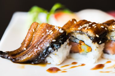 Lezzetli Japon suşi rulo