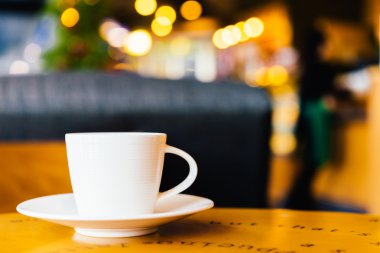 Kahve dükkanında kahve fincanı.