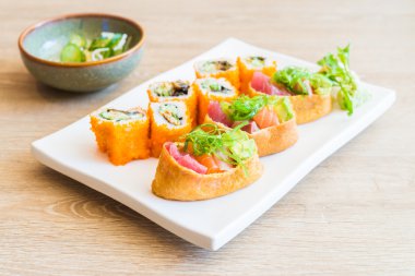 Lezzetli Japon suşi rulo