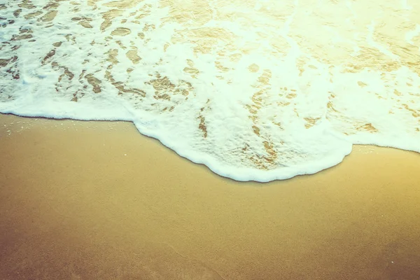 Wave havsvatten på stranden — Stockfoto