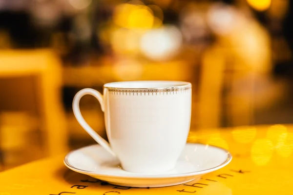 Coffee cup in coffee shop — Stock Photo, Image