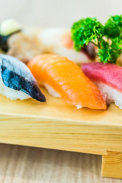 Deliziosi rotoli di sushi giapponesi — Foto Stock
