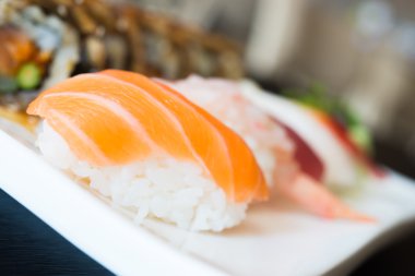 Lezzetli Japon suşi rulo