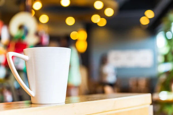 Coffee cup in coffee shop — Stock Photo, Image