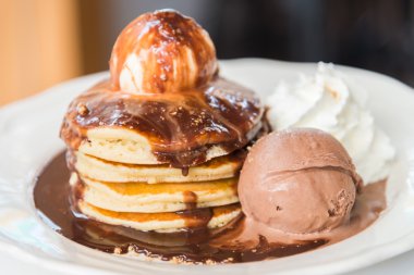 dondurma çikolatalı krep