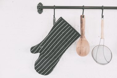 Duvarda ayarlanmış mutfak nesnesi