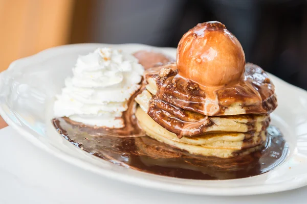 Panqueque de chocolate con helado — Foto de Stock