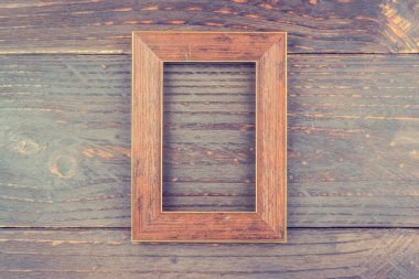 Ahşap arkaplanda fotoğraf çerçevesi