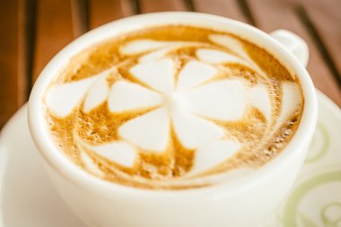 Kahve dükkanında kahve fincanı.