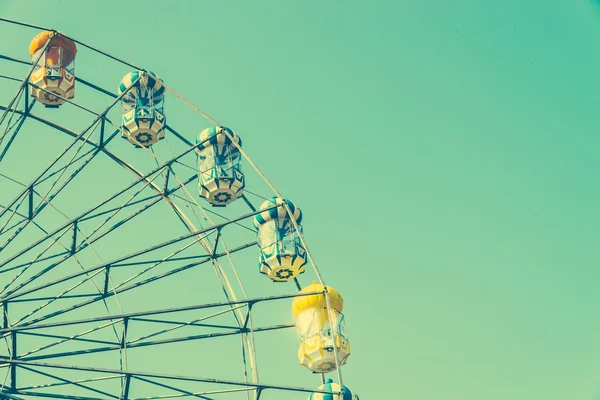 Roda gigante no parque de diversões — Fotografia de Stock