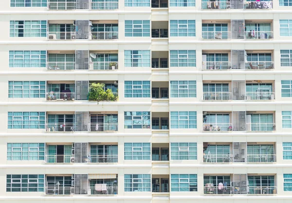 Finestre di vetro nell'edificio — Foto Stock