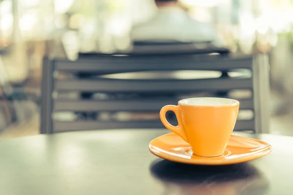 Coffee cup in coffee shop — Stock Photo, Image