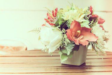 Vazoda Vintage çiçekler