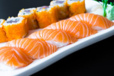 Lezzetli Japon suşi rulo