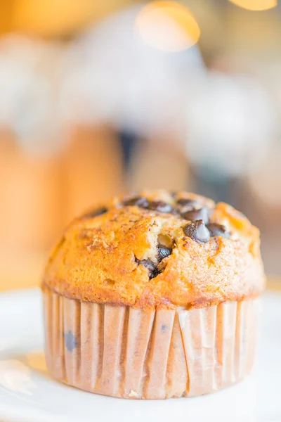 Chocolate muffin in coffee shop — Stock Photo, Image