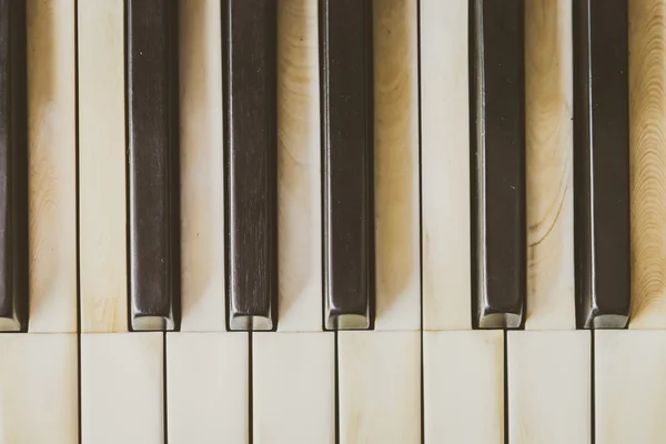 Teclas de piano blanco y negro — Foto de Stock