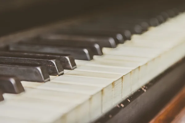 Teclas de piano preto e branco — Fotografia de Stock