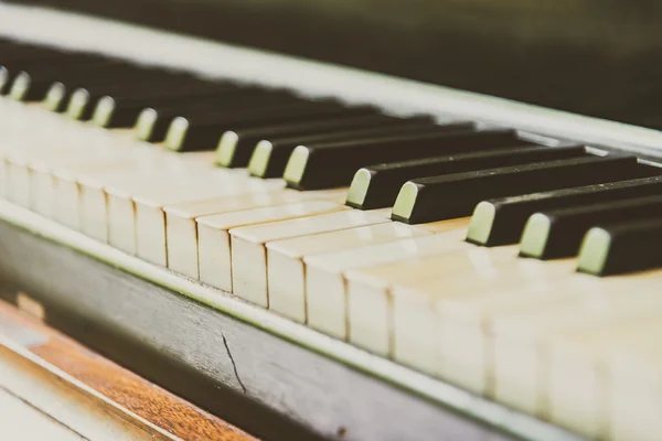 Teclas de piano preto e branco — Fotografia de Stock