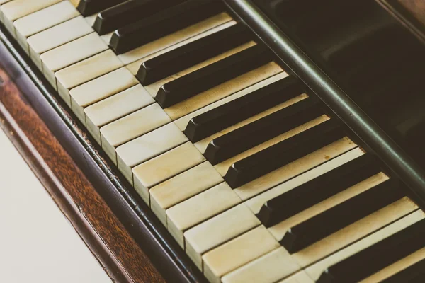 Black and white piano keys — Stock Photo, Image