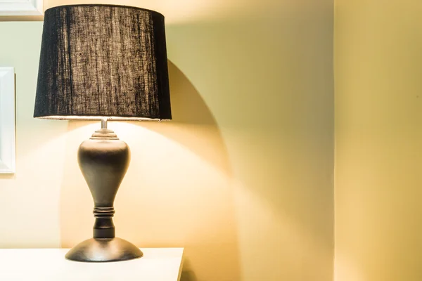 Table lamp in bedroom — Stock Photo, Image