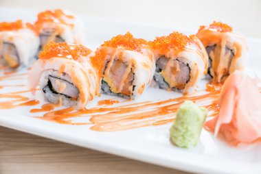 Lezzetli Japon suşi rulo