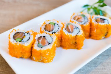 Lezzetli Japon suşi rulo