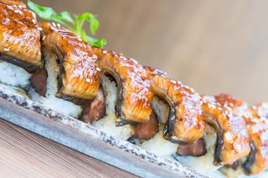 Lezzetli Japon suşi rulo