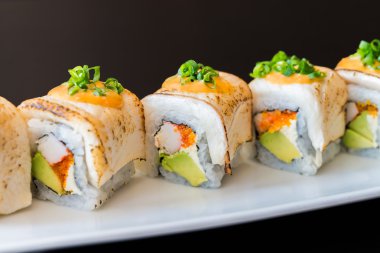 Lezzetli Japon suşi rulo