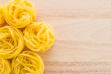 Ham pişmemiş makarna