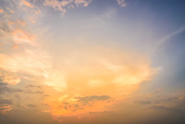 Nubes en el cielo azul — Foto de Stock