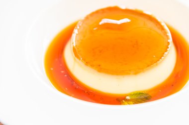 karamel kremalı puding