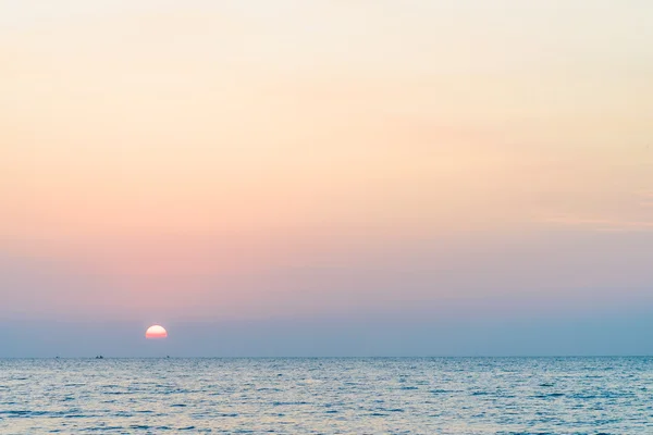 Puesta de sol sobre el mar — Foto de Stock