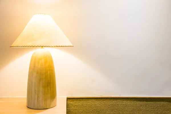 Lichte lamp in slaapkamer — Stockfoto