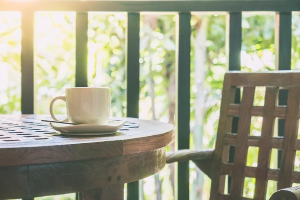 Coffee cup on table — Stock Photo, Image