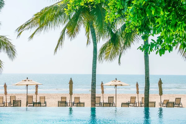 Poolside in luxury resort — Stock Photo, Image