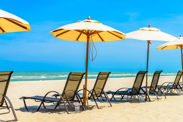 Parapluie chaise de plage — Photo