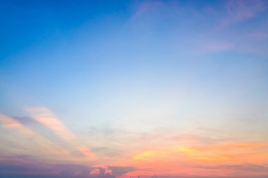 Alacakaranlık bulut gökyüzü üzerinde