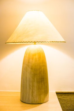 Yatak odasında ışık lamba