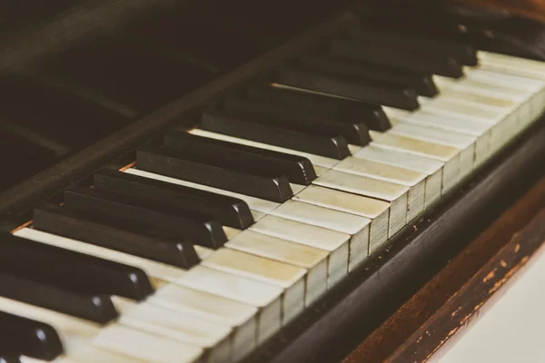 Zwart-wit pianotoetsen — Stockfoto