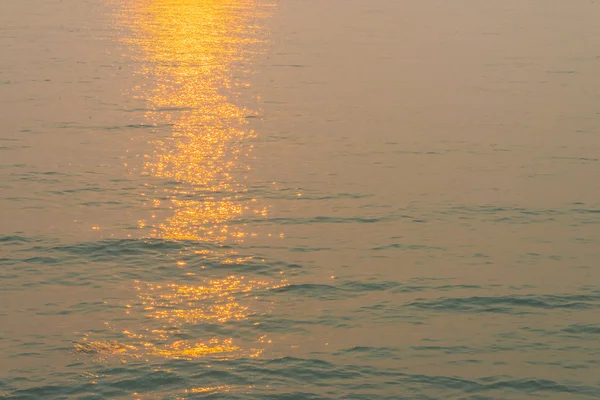 Солнечная вспышка на море — стоковое фото