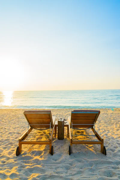 Strandbett mit Sonnenfackel — Stockfoto
