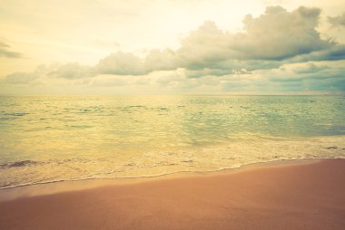 plaj ve deniz dalgaları